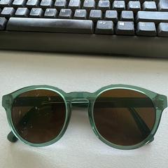 Green sunglasses, segons s'ha informat a iLost