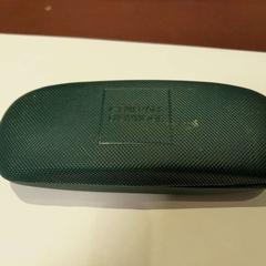 Glasses case with glasses étui vert, as reported by TCL using iLost