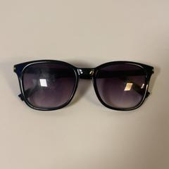 Sunglasses, as reported by Pathé Schiedam using iLost