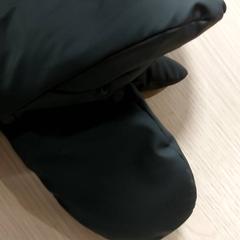 Vestiario - handschoenen, come riportato da Regio Antwerpen - Brussel utilizzando iLost