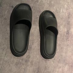 Sabatilles de bany, segons ha informat Van der Valk Hotel Haarlem mitjançant iLost