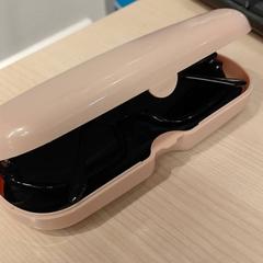 Lunettes + etui à lunettes, rapporterat av IKEA Toulouse med iLost