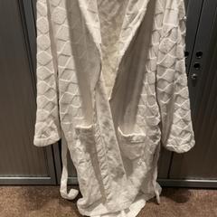 Fürdőköpeny Wit, amint azt Van der Valk Hotel Apeldoorn - De Cantharel az iLost segítségével jelentette.