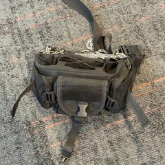 Cangurera Zwart, ha sido reportado por Connexxion Amstelland-Meerlanden Schiphol Noord con iLost