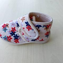 의류 - Kinder schoen, iLost를 사용하여 Centraal magazijn에 보고됨