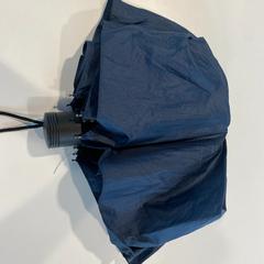 Parapluie pliant, a été signalé par Centraal magazijn utilisant iLost