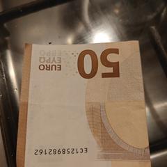 Een bedrag geld, jak zgłoszono do iLost