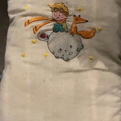 Párna Children’s pillow, amint azt MEININGER Hotel Amsterdam City West az iLost segítségével jelentette.
