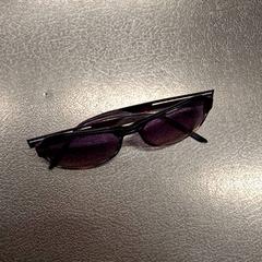 색안경, iLost를 사용하여 IKEA Paris - Italie Deux에 보고됨