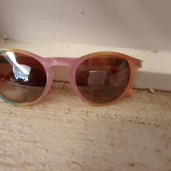 Sonnenbrille Regenboogkleurig, gemeldet von DierenPark Amersfoort über iLost