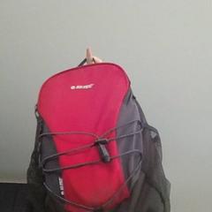 Ryggsäck zwart rood, rapporterat av Regio Limburg - Leuven med iLost