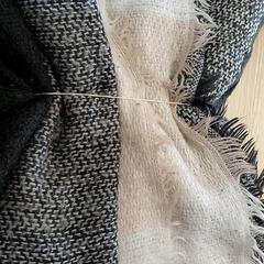 衣類 - Sjaal がiLostで Centraal magazijn によって報告されました