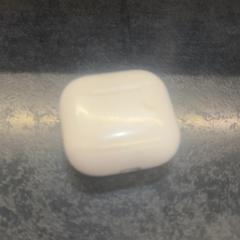 Lege airpods case, zoals gemeld door Rotterdam The Hague Airport met iLost
