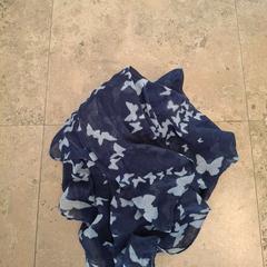 Kleding sjaal, zoals gemeld door Regio West-Vlaanderen met iLost