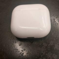 Airpods fodral, rapporterat av Rotterdam The Hague Airport med iLost