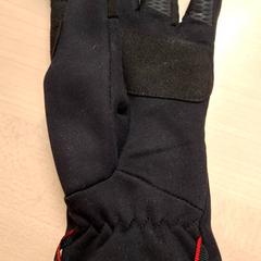 Guanti, come riportato da IKEA Grenoble utilizzando iLost