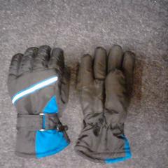 Hansker zwart, som rapportert av SnowWorld Landgraaf ved bruk av iLost