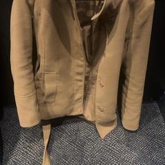 السترة، كما تم الإبلاغ عنه بواسطة Van der Valk Hotel Utrecht عبر iLost