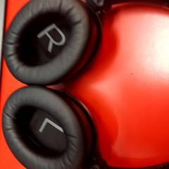 سماعات الرأس، كما تم الإبلاغ عنه بواسطة UvA REC عبر iLost