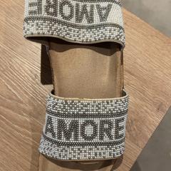 Sandals, as reported by Van der Valk Hotel Eindhoven - Best using iLost