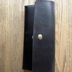 Zwarte brillenkoker met bril an iLost gemeldet