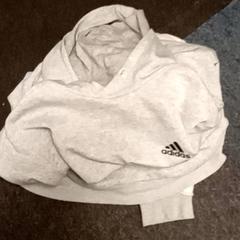 Grijs joggingpak, gemeldet von Mövenpick Hotel Amsterdam City Centre über iLost