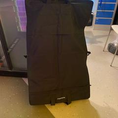 Bag BLACK, som rapportert av Room Mate Bruno ved bruk av iLost