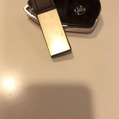 Chiavi della macchina, come riportato da RAI Amsterdam utilizzando iLost