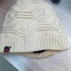 Čepice Brown, jak nahlášeno Leonardo Royal Hotel Amsterdam pomocí iLost