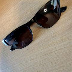 Eguzkitako betaurrekoak, gisa salatu by Keukenhof iLost erabiliz