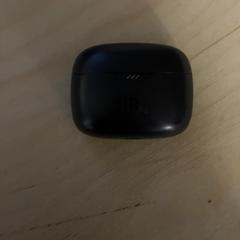 سماعة الأذن، كما تم الإبلاغ عنه بواسطة Pathé Utrecht Leidsche Rijn عبر iLost