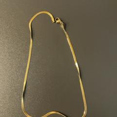 Collier Gold, a été signalé par MEININGER Hotel Dresden Zentrum utilisant iLost