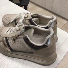 Scarpa, come riportato da Hotel van der Valk Maastricht utilizzando iLost