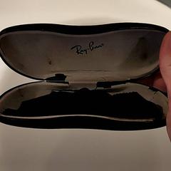 Étui à lunettes, a été signalé par Bibliotheek Neude (Utrecht) utilisant iLost