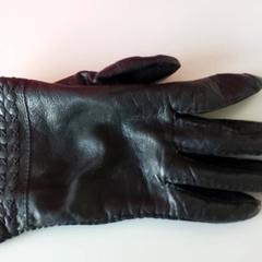 Klær Handschoen, som rapportert av Regio Limburg - Leuven ved bruk av iLost