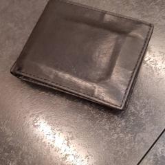 Portafoglio, come riportato da Rotterdam The Hague Airport utilizzando iLost