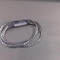 Armband, a été signalé par Walibi Holland utilisant iLost