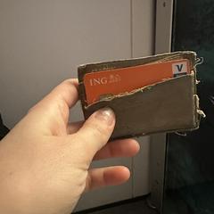 Bruine portemonnee, som rapporterats till iLost