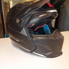 Motorcykelhjälm zwart, merk mt helmets, rapporterat av Stad Halen med iLost