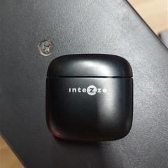 Hörlurar, rapporterat av IKEA Brno med iLost