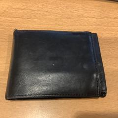 Lommebok Sersou, som rapportert av Gemeente Amsterdam - Bureau Gevonden Voorwerpen ved bruk av iLost