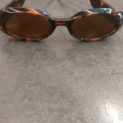 Des lunettes de soleil, a été signalé par Rotterdam The Hague Airport utilisant iLost