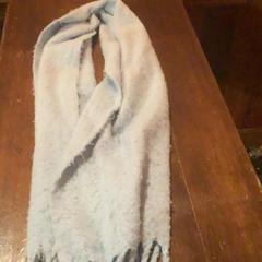 Scarf Licht blauwe sjaal, as reported by Café Leentje using iLost