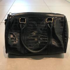 Sac noir croco, as reported by MEININGER Hotel Lyon Centre Berthelot using iLost