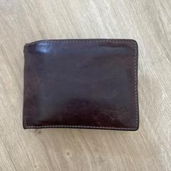 Brown Leather Wallet a été signalé sur iLost