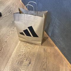 Saco, como reportado por Designer Outlet Roosendaal utilizando o iLost