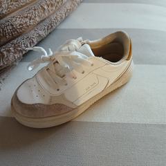Kinderschoentje, amint azt az iLostnak jelentették.