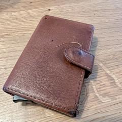 Bruinleren cardholder, jak bylo nahlášeno na iLost
