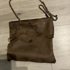 Bruine tas met ketting schouderband, gerapporteerd met iLost