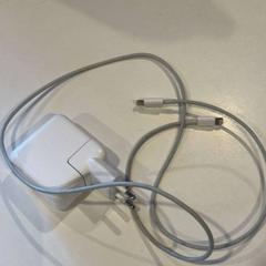 Laptop töltő, amint azt Inntel Hotels Utrecht Centre az iLost segítségével jelentette.